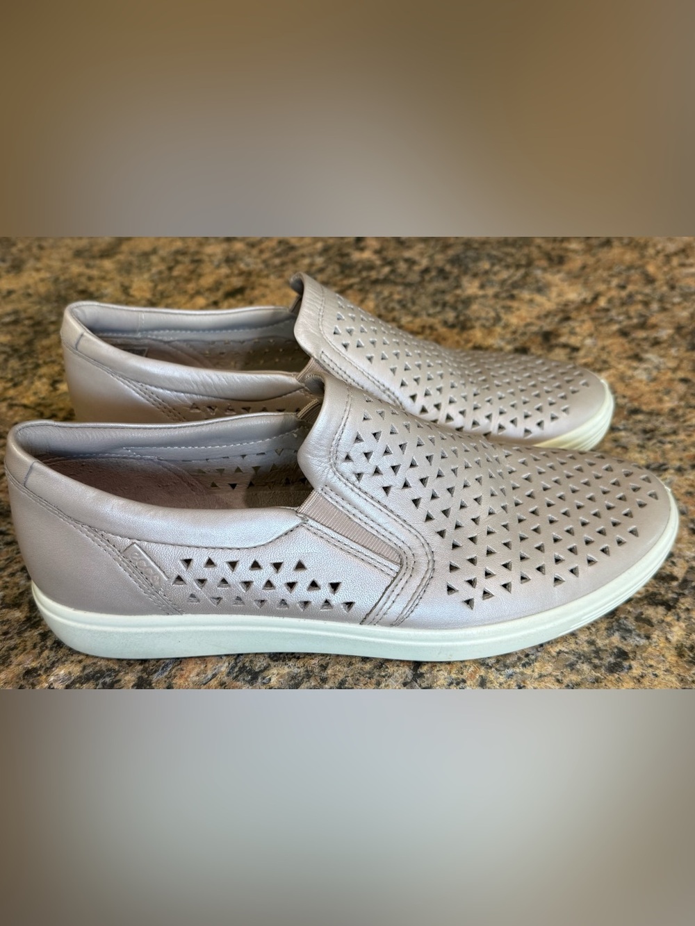 Ecco Perforated Leather Loafer Flat Women’s SNEAKER Size 9 Extra WIDE Grey Rose